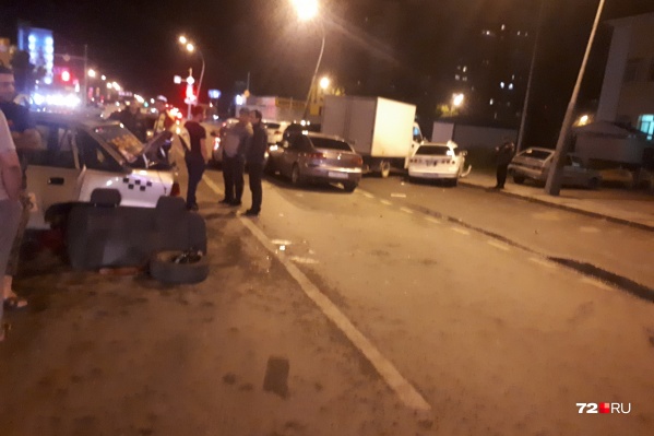 На некоторое время участники аварии перегородили проезд в сторону студгородка На некоторое время участники аварии перегородили проезд в сторону студгородка