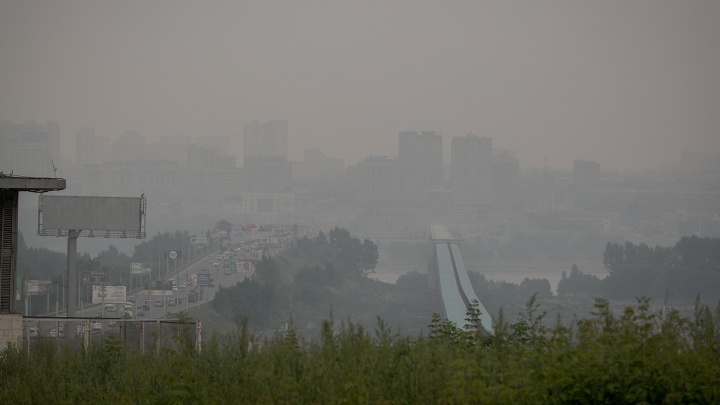 «Что за дым сейчас»: новосибирцы бросились искать информацию о смоге в поисковиках