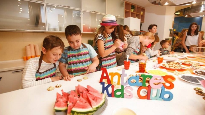 В Екатеринбурге открылось детское кафе, где можно провести любой праздник - от дня рождения до школьного выпускного