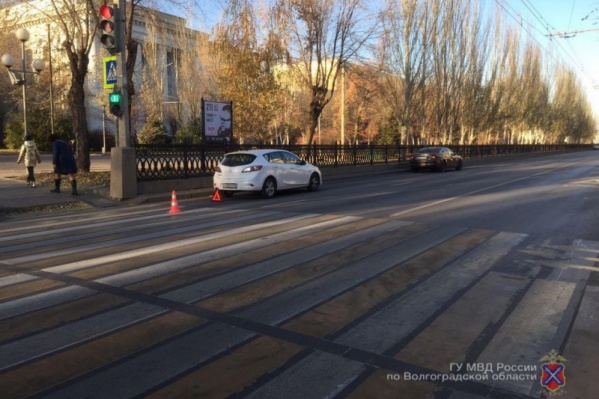 21-летняя волгоградка отлетела на бордюр напротив политеха 21-летняя волгоградка отлетела на бордюр напротив политеха