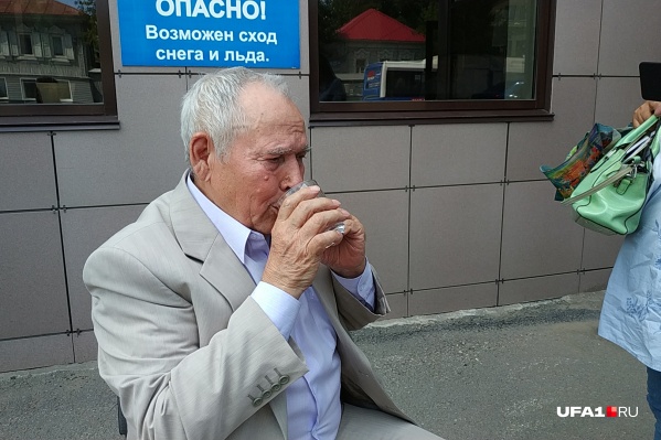 У 82-летнего Фатхуллы Исхакова на суде подскочило давление У 82-летнего Фатхуллы Исхакова на суде подскочило давление 