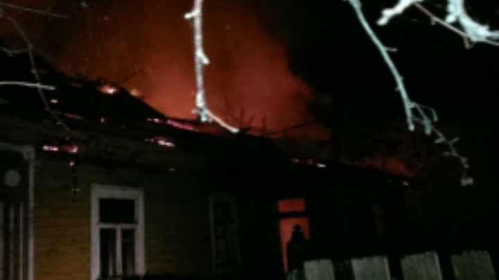 В Угличе из-за пожара семья осталась без крыши над головой