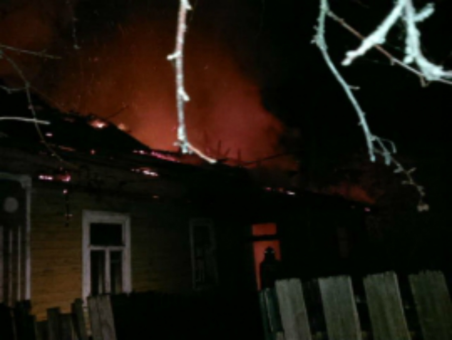 В Угличе из-за пожара семья осталась без крыши над головой