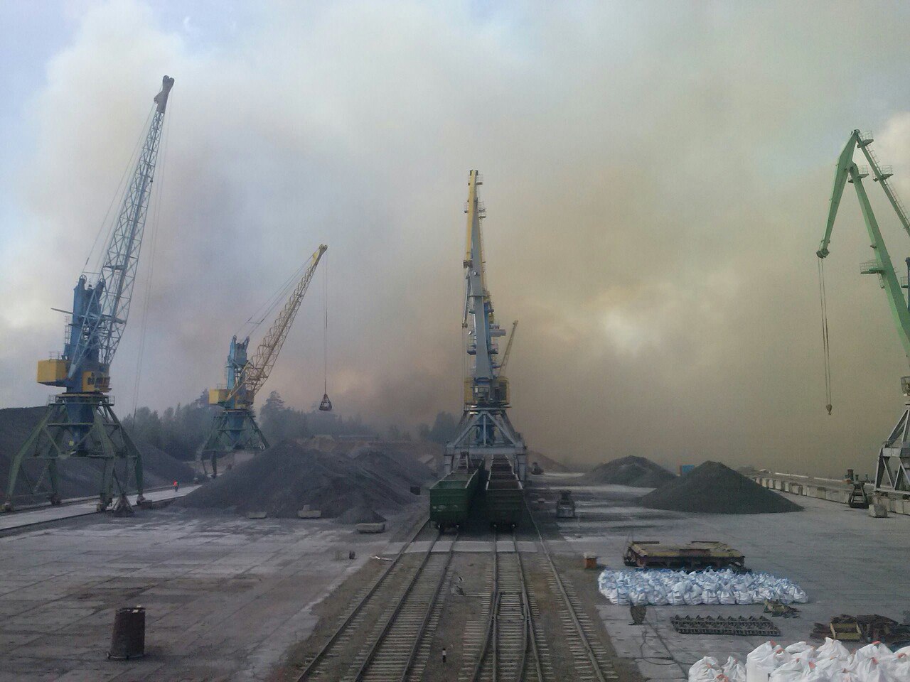 Речпорт в Лесосибирске во время пожара Речпорт в Лесосибирске во время пожара