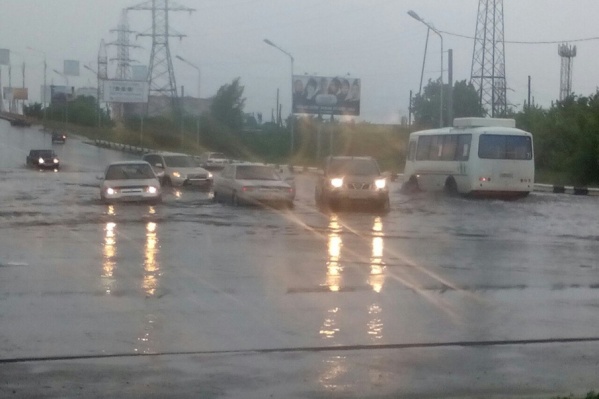Директор департамента развития городского хозяйства Андрей Нелюбин проверит, как работает ливневая канализации Директор департамента развития городского хозяйства Андрей Нелюбин проверит, как работает ливневая канализации