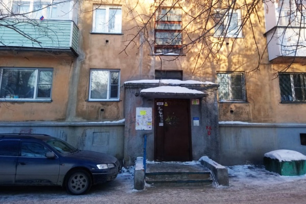 Вчера днём в шестом подъезде дома по улице Ленина, 55 пропала вода — и холодная, и горячая Вчера днём в шестом подъезде дома по улице Ленина, 55 пропала вода — и холодная, и горячая