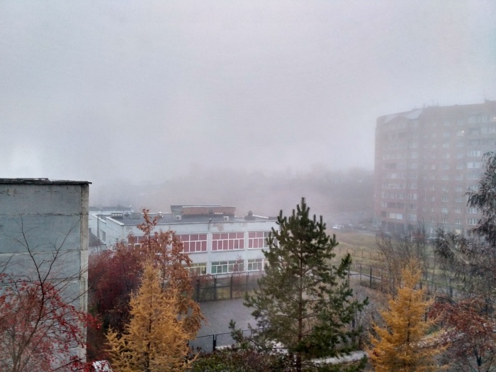 В школу приехали полицейские и следователи В школу приехали полицейские и следователи