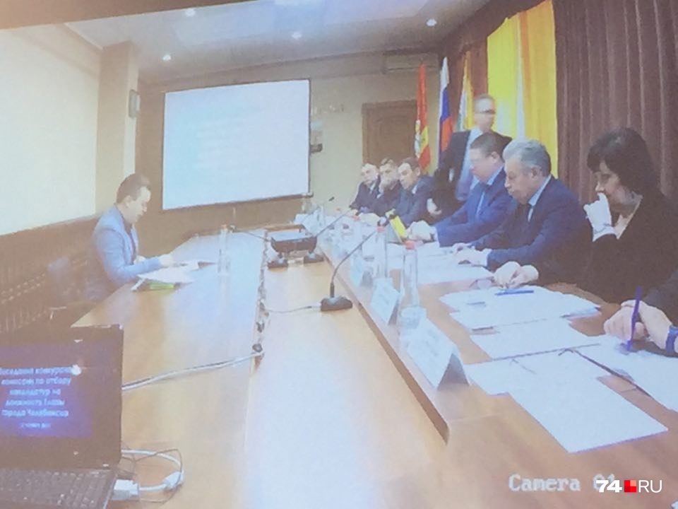 Максим Бакулин зачитал свою программу с листочка Максим Бакулин зачитал свою программу с листочка