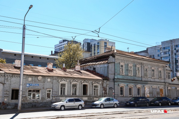 В 1930-х прежние хозяева этого дома эмигрировали за границу В 1930-х прежние хозяева этого дома эмигрировали за границу