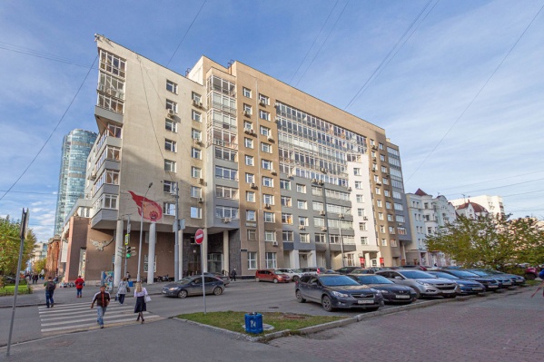 Квартира находится на улице Энгельса, рядом с «кварталом миллионеров» — улицей Красноармейской Квартира находится на улице Энгельса, рядом с «кварталом миллионеров» — улицей Красноармейской