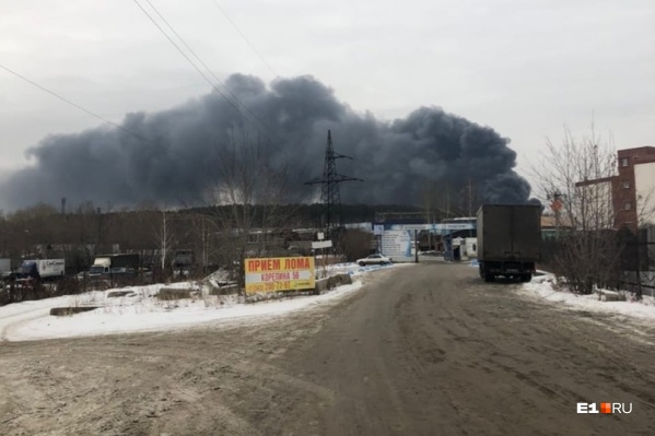Валит черный дым Валит черный дым