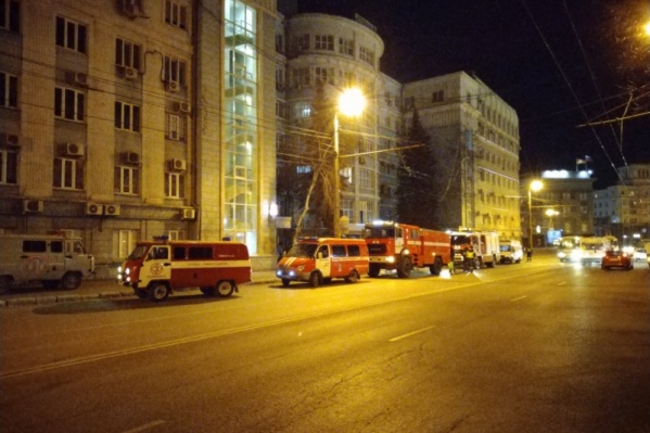 Возгорание произошло в крыле здания на Воровского, 2, где находится комитет градостроительства и архитектуры Возгорание произошло в крыле здания на Воровского, 2, где находится комитет градостроительства и архитектуры