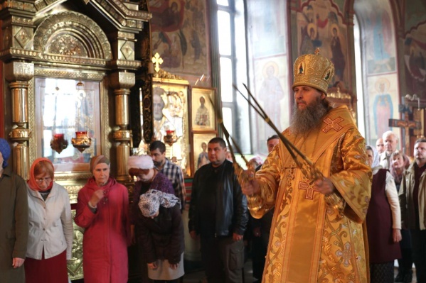 Митрополит Даниил совершил Божественную литургию в Александрово-Невском кафедральном соборе Митрополит Даниил совершил Божественную литургию в Александрово-Невском кафедральном соборе 