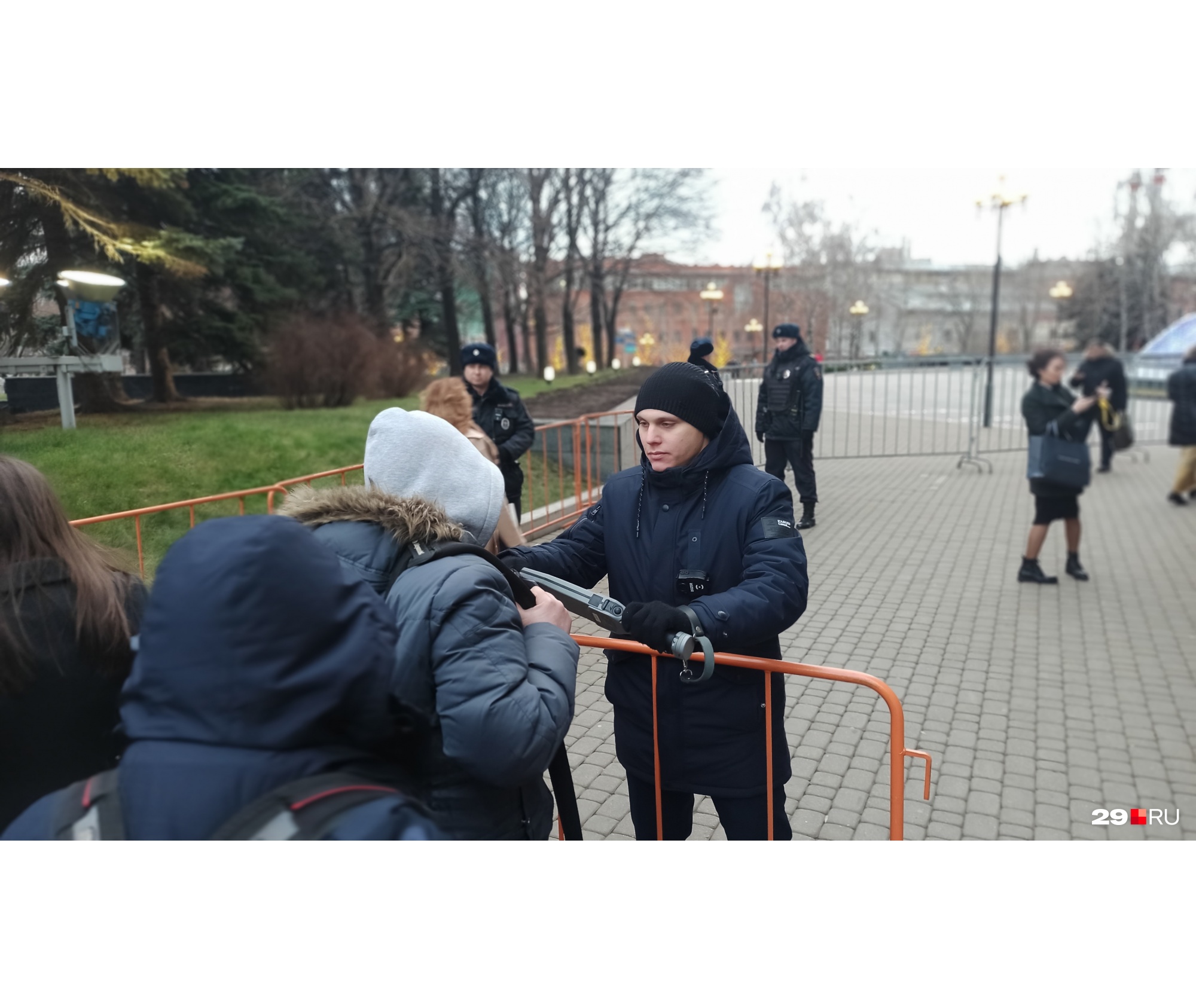 Конечно, всех усердно проверяют, <a href="https://29.ru/text/politics/66407836/" target="_blank" class="_">мой плакат про Шиес проверили дважды</a><br> Конечно, всех усердно проверяют, <a href="https://29.ru/text/politics/66407836/" target="_blank" class="_">мой плакат про Шиес проверили дважды</a><br>