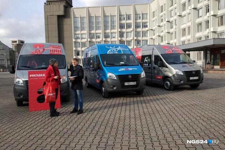 Машины автопробега встали у здания мэрии Красноярска Машины автопробега встали у здания мэрии Красноярска