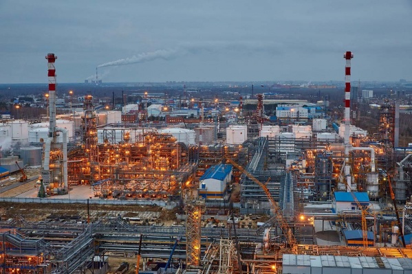 С 10 декабря АНПЗ приостановил переработку нефти. Но слухи о возможном закрытии, как утверждают на предприятии, не имеют ничего общего с реальным положением дел С 10 декабря АНПЗ приостановил переработку нефти. Но слухи о возможном закрытии, как утверждают на предприятии, не имеют ничего общего с реальным положением дел
