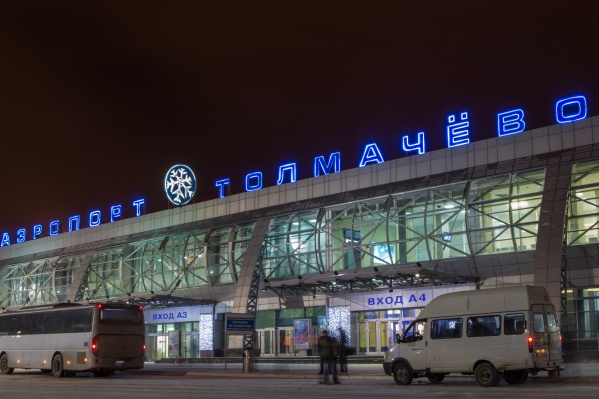 Самолёт приземлился в Новосибирске около 7 часов утра Самолёт приземлился в Новосибирске около 7 часов утра