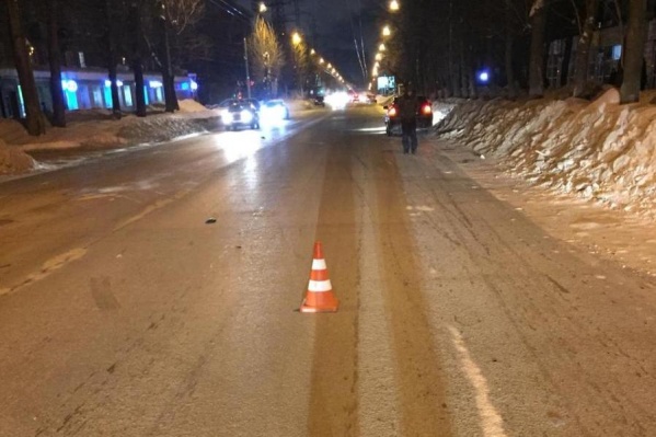 По предварительным данным, женщина переходила улицу Ватутина в неположенном месте По предварительным данным, женщина переходила улицу Ватутина в неположенном месте