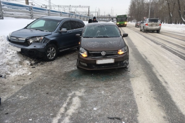 Авария произошла из-за колеи на дороге Авария произошла из-за колеи на дороге