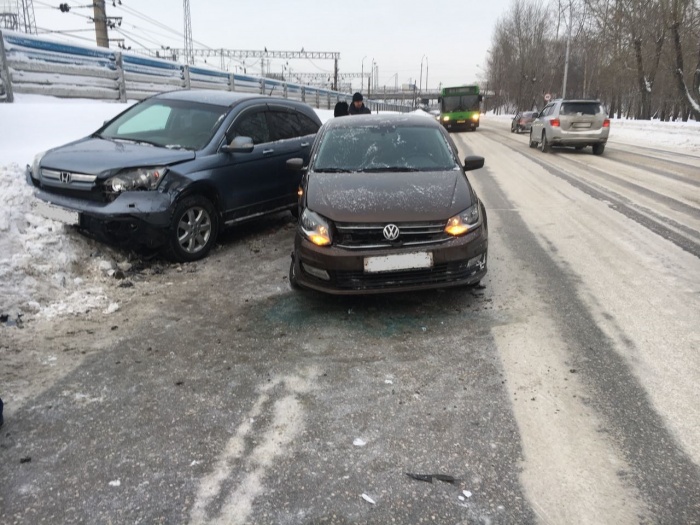 Авария произошла из-за колеи на дороге Авария произошла из-за колеи на дороге