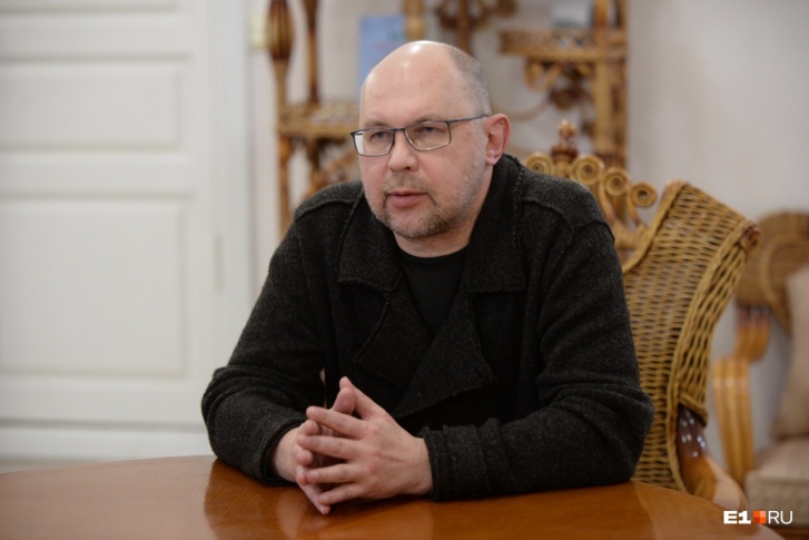Недавно Алексей Иванов раскритиковал картину «Тобол», снятую по его роману, назвав ее «дракой табуретками» Недавно Алексей Иванов раскритиковал картину «Тобол», снятую по его роману, назвав ее «дракой табуретками»