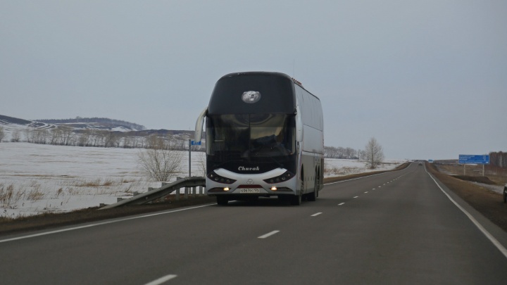 На маршруте до Железногорска остановили автобус с подложным номером