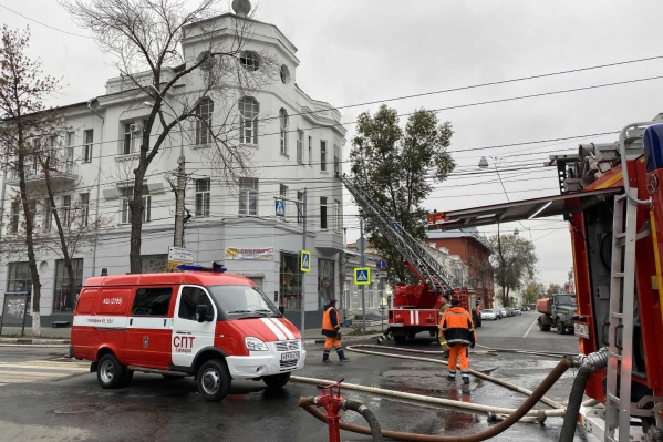 В доме рано утром стали тлеть межэтажные перекрытия В доме рано утром стали тлеть межэтажные перекрытия