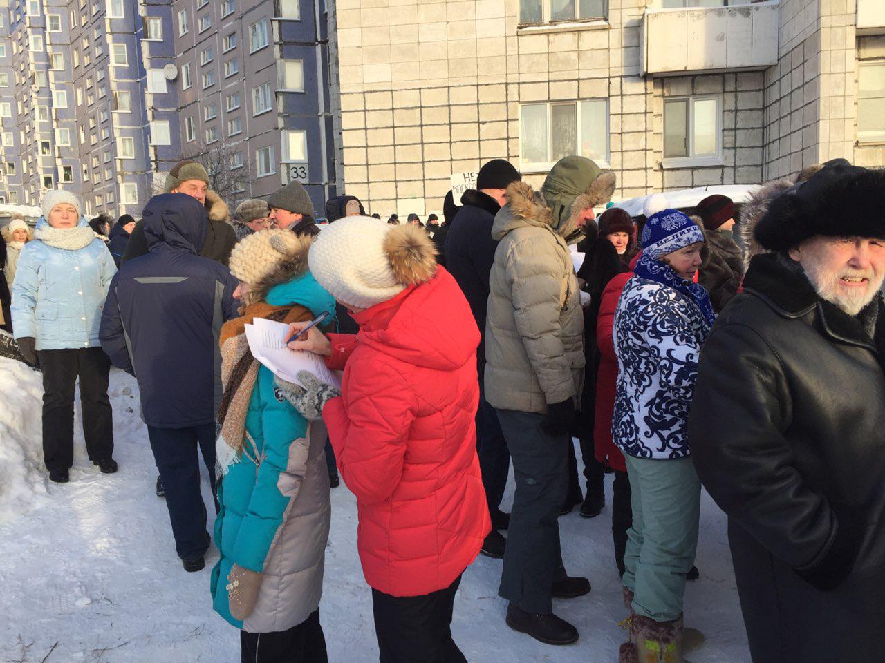 На северодвинском митинге собирают подписи На северодвинском митинге собирают подписи
