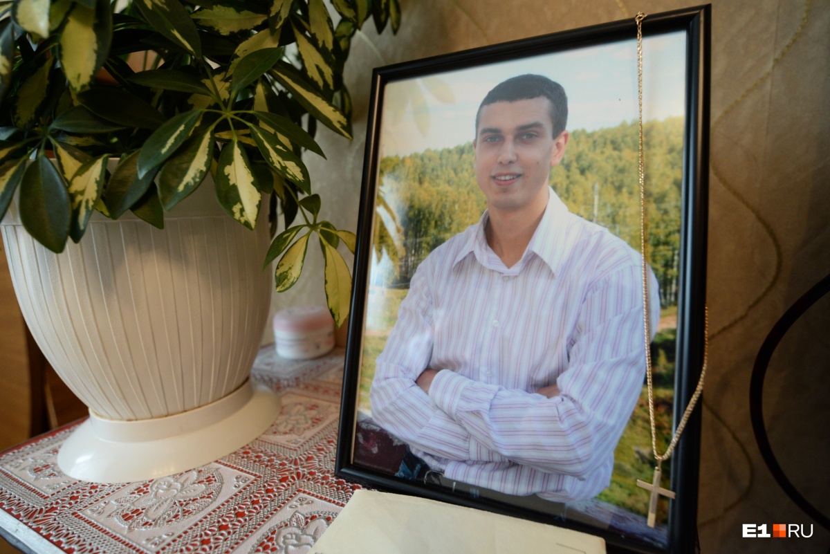Александр Вдовин — 27-летний инженер Синарского завода. Ему не сделали простого анализа крови и не заметили осложнения