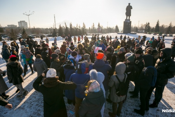 Активисты планируют выразить свой протест на площадке перед краевым правительством Активисты планируют выразить свой протест на площадке перед краевым правительством 