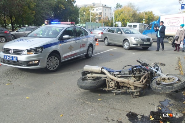 Мотоциклиста после столкновения увезли в больницу Мотоциклиста после столкновения увезли в больницу
