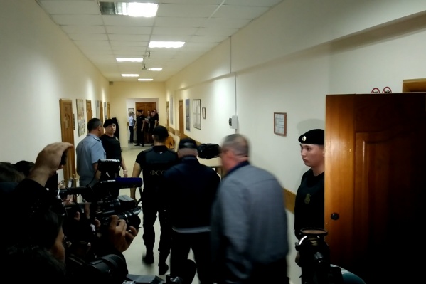 В следующий раз бывшие коллеги-полицейские начальники отделов встретятся в зале суда 6 августа В следующий раз бывшие коллеги-полицейские начальники отделов встретятся в зале суда 6 августа