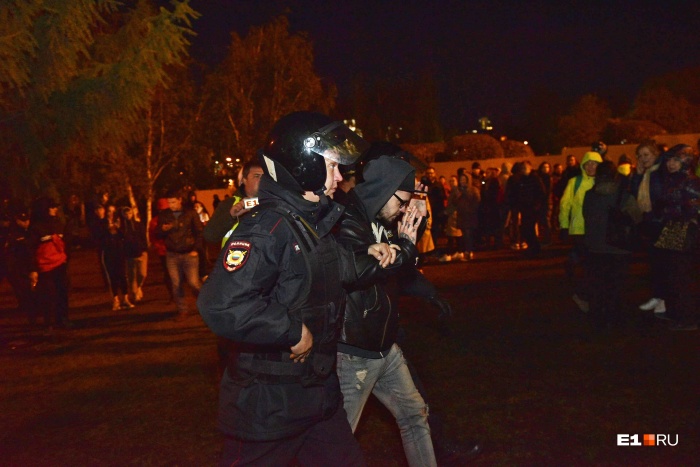 Парней задержали у забора Парней задержали у забора