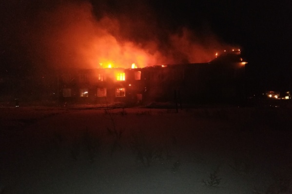 В огне погибли двое мужчин, еще одна женщина сломала ногу В огне погибли двое мужчин, еще одна женщина сломала ногу