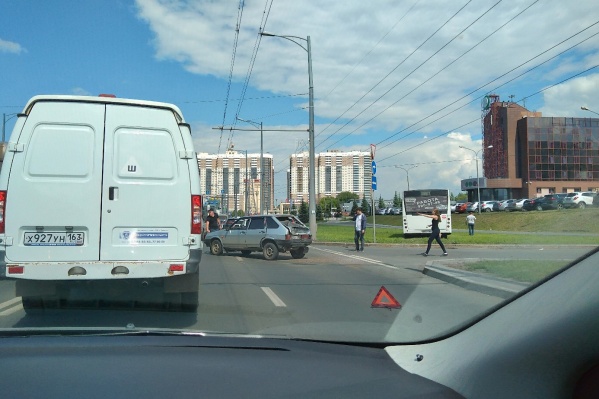 Из-за аварии на шоссе образовалась пробка Из-за аварии на шоссе образовалась пробка