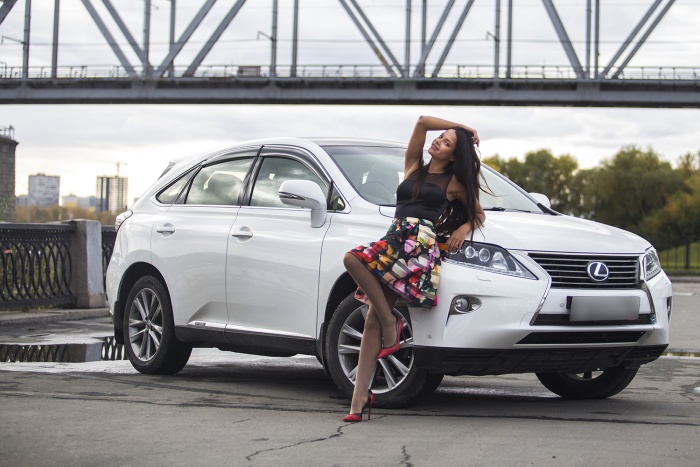 Девушка месяца: Настя пришпорила Lexus RX (фоторепортаж)
