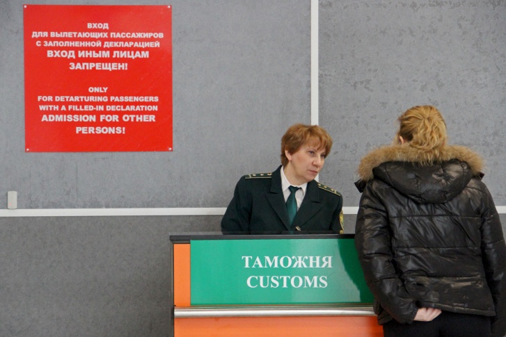 Должнице ограничили выезд из России, но до ареста имущества дело не дошло 