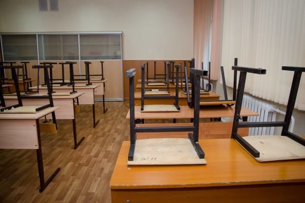 Одна из дочерей Анны окончила обычную общеобразовательную школу, а вторая занимается на дому Одна из дочерей Анны окончила обычную общеобразовательную школу, а вторая занимается на дому