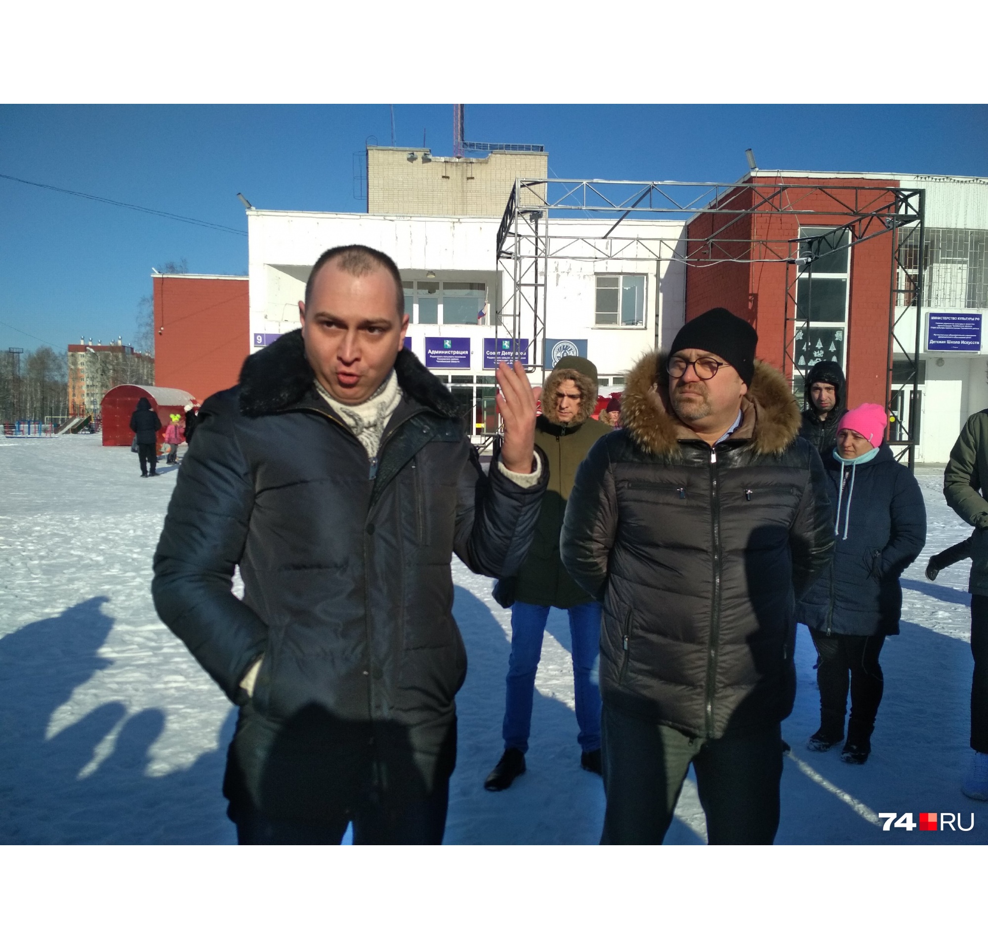 Антон Громыко (на фото слева) уже охрип от споров Антон Громыко (на фото слева) уже охрип от споров