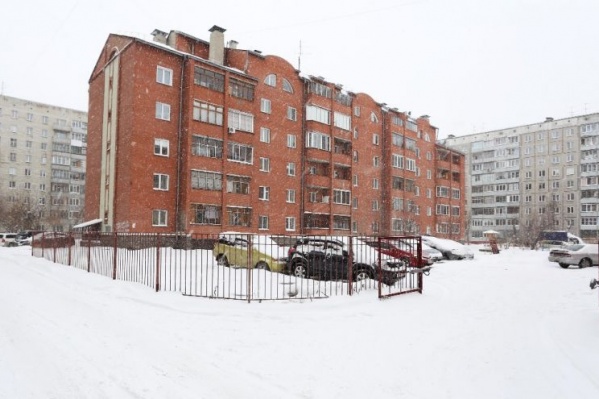 Жилой дом находится внутри квартала, в нём расположен частный детский сад Жилой дом находится внутри квартала, в нём расположен частный детский сад