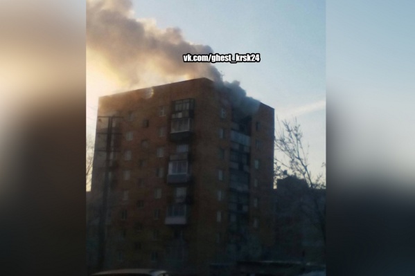 Очевидцы могли наблюдать столб дыма из-за пожара Очевидцы могли наблюдать столб дыма из-за пожара