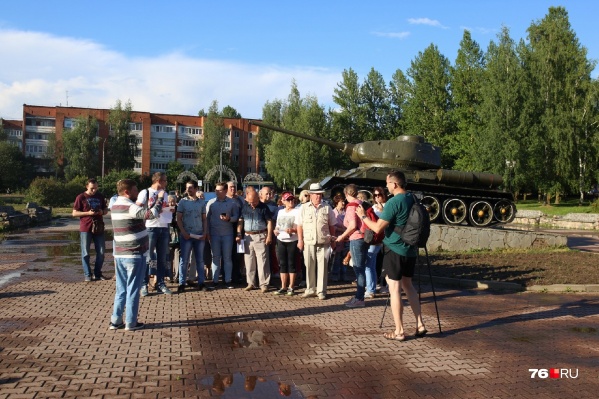Люди пришли с целым списком проблем Люди пришли с целым списком проблем
