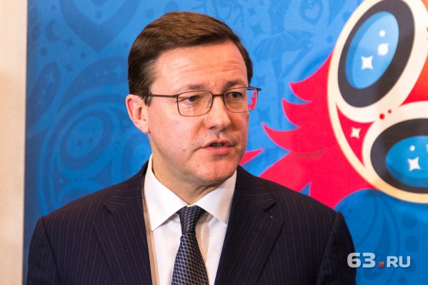 Дмитрий Азаров просит работодателей отнестись с пониманием к футбольным фанатам Дмитрий Азаров просит работодателей отнестись с пониманием к футбольным фанатам
