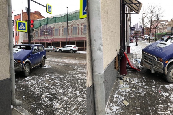 Авария произошла на перекрестке Мира — Вейнбаума Авария произошла на перекрестке Мира — Вейнбаума
