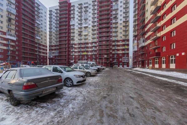 Тело погибшего обнаружили во дворе высотки в шестом часу утра Тело погибшего обнаружили во дворе высотки в шестом часу утра