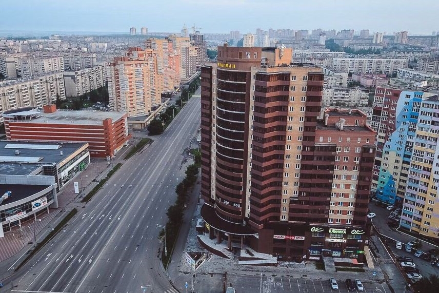Покупателям квартир в высотке рекламировали просторную парковку в закрытом дворе Покупателям квартир в высотке рекламировали просторную парковку в закрытом дворе