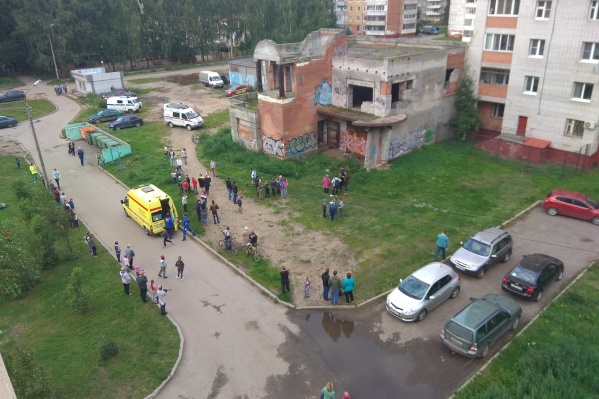 В скорую позвонили и сказали, что с недостроя упал ребёнок В скорую позвонили и сказали, что с недостроя упал ребёнок
