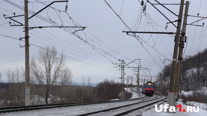 Поезд, сбивший в Уфе 14-летнюю девочку, так и не нашли