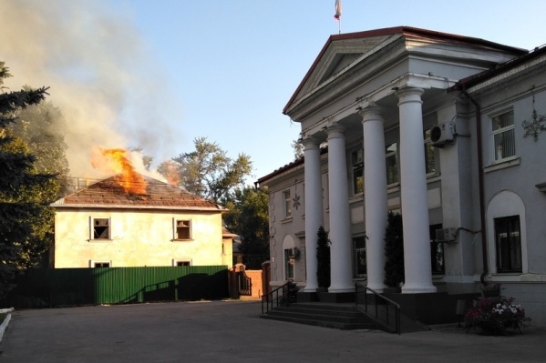 Дом горел открытым пламенем Дом горел открытым пламенем