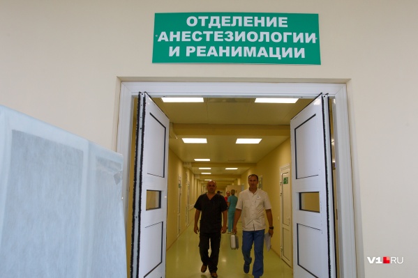Мужчину спасают врачи реанимации больницы № 25 Мужчину спасают врачи реанимации больницы № 25